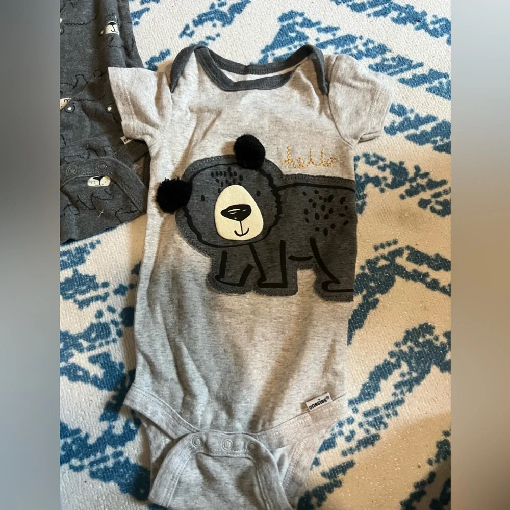 BUNDLE Gerber Gray and White Bodysuits Essential One Pieces